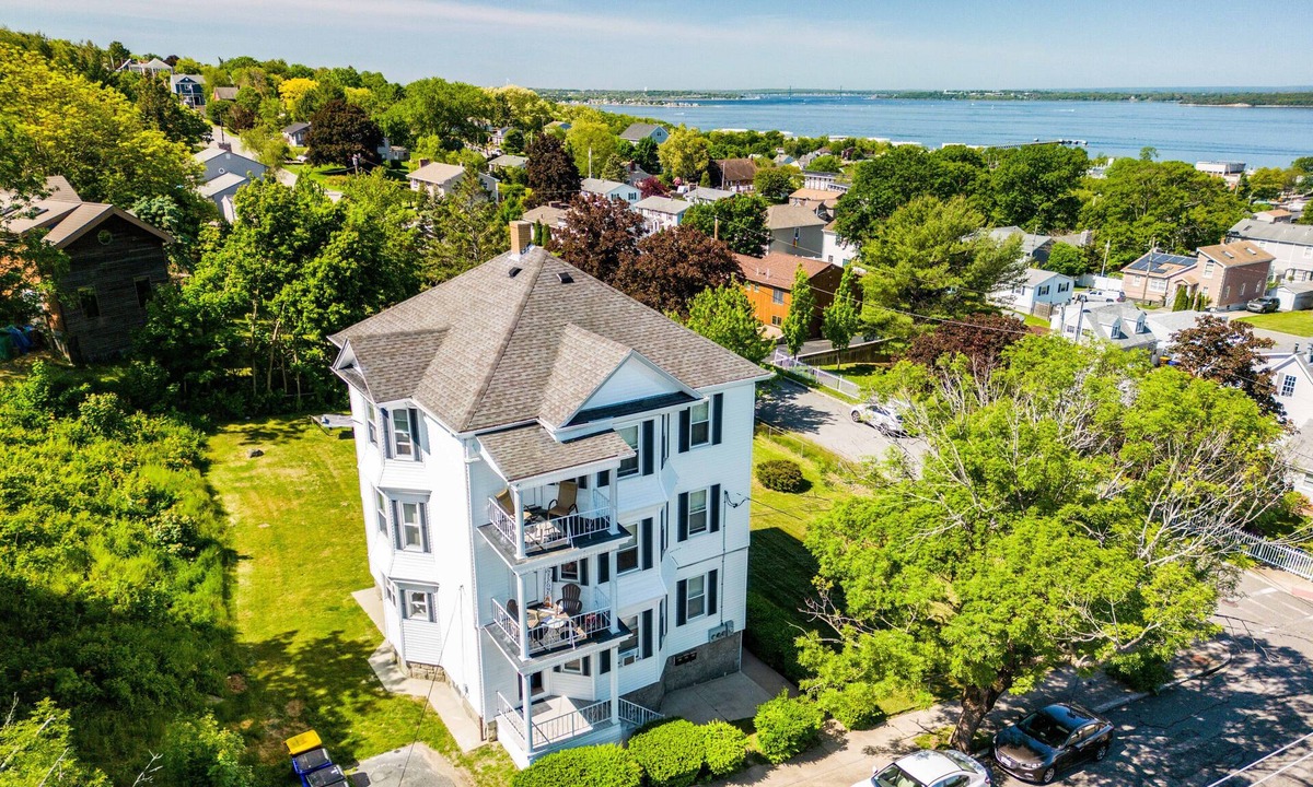 Fall River Condo | Stunning Ocean View Apt: 2 Bedroom Condo with 4 Queen Beds and Sleeps 8 Comfy!