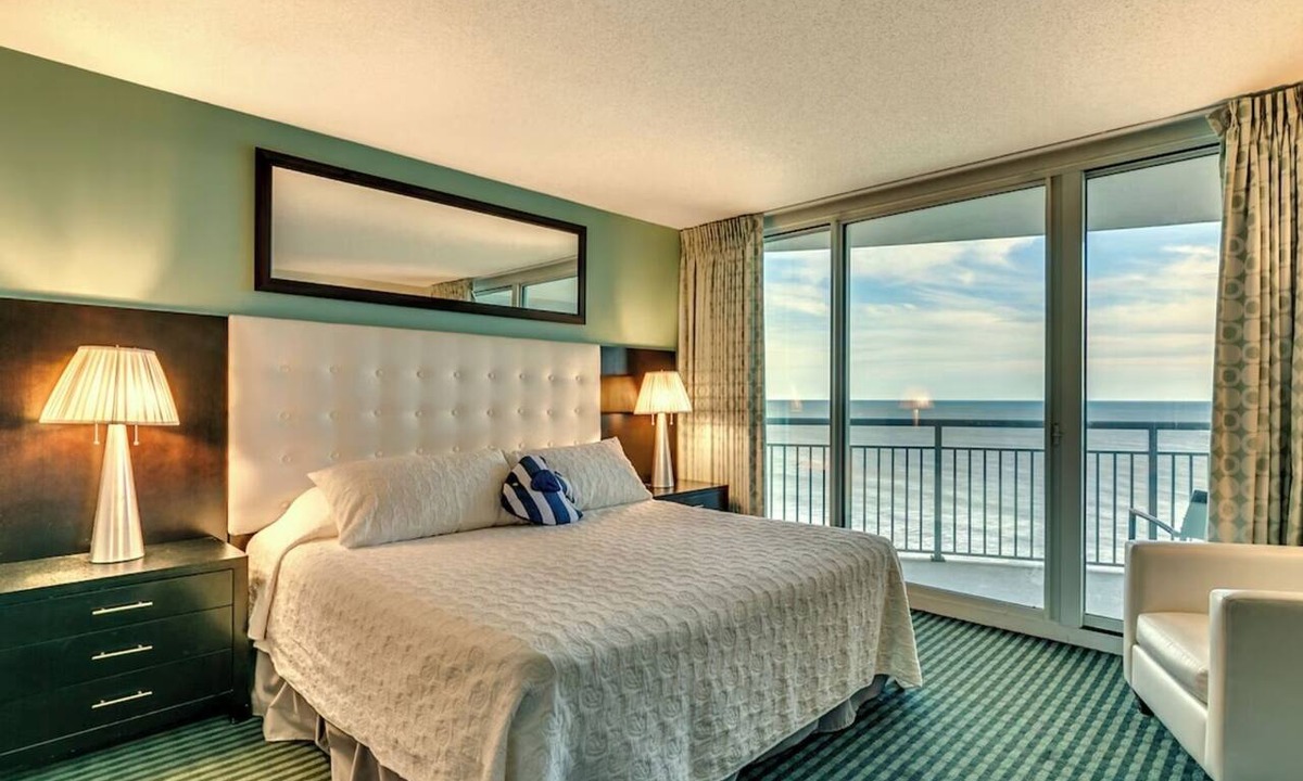 Downtown Myrtle Beach Condo | Stunning Oceanfront King Suite at Oceans One Resort 17th Floor