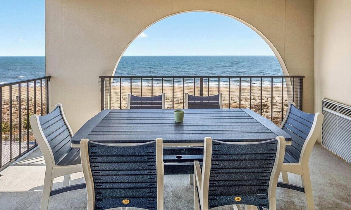 Little Salisbury Condo | Stunning Oceanfront 2 Bedroom With Outdoor Pool!