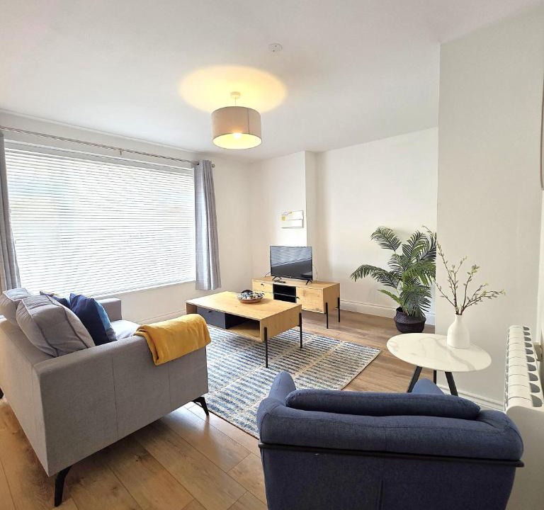 Ely Apartment | Stunning One Bed Flat at Dawe Luxury Suites - An Entire Apartment near Ely Cathedral & Train Station - The Perfect Base to Explore Ely, Cambridge, Norfolk & London - 2 Guests Max