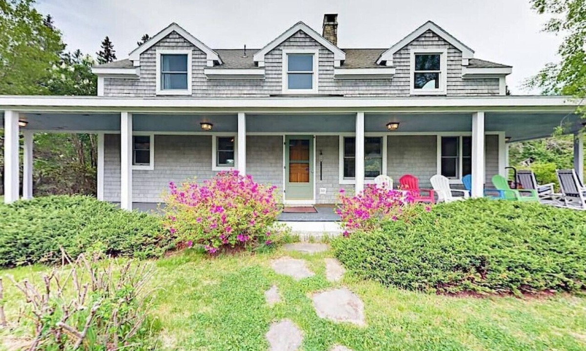 Mount Desert House | Stunning Post Beam Farmhouse on 34 Private Acres