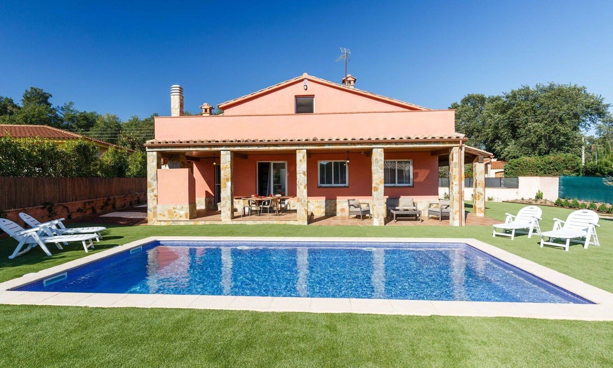 Can Carbonell House | Stunning private villa for 10 people with private pool, WIFI, TV and patio