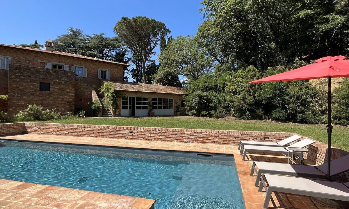 Citta della Pieve Villa | Stunning private villa for 14 people with private pool, WIFI, sauna, hot tub, TV and pets allowed