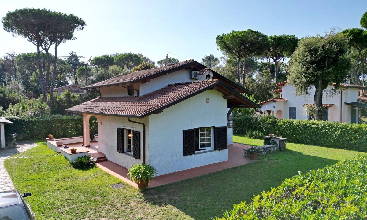 Ronchi Villa | Stunning private villa for 8 people with WIFI, A/C, TV and pets allowed, close to Forte Dei Marmi