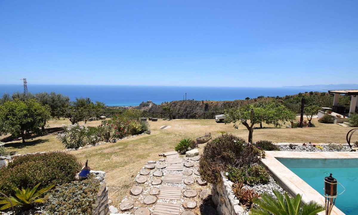 Roccella Jonica Villa | Stunning private villa with WIFI, private pool, A/C, TV, patio, pets allowed and panoramic view