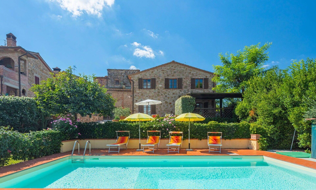 Gambassi Terme House | Stunning private villa for 10 guests with WIFI, private pool, TV and terrace
