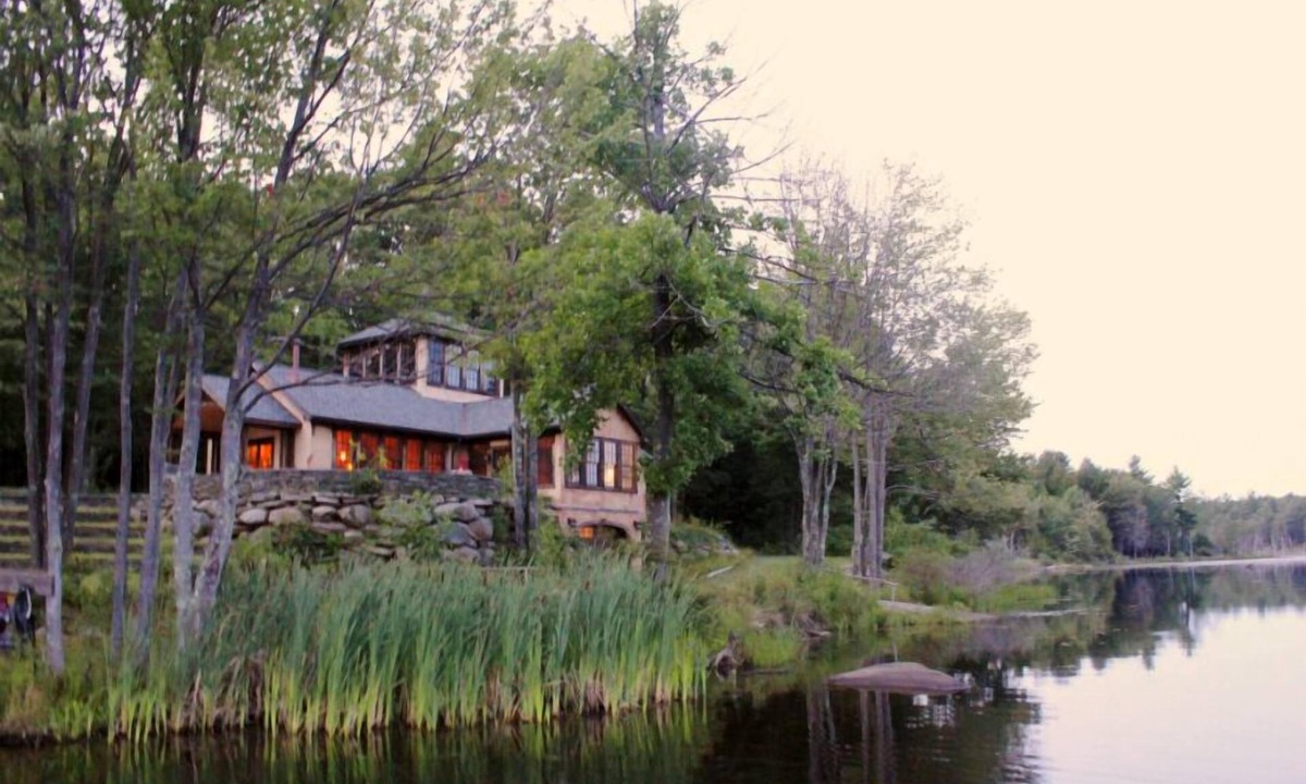 Mountain Dale House | STUNNING PRIVATE 300 acre lake estate 90 mins from NYC, w FAB BOATHOUSE LODGE.