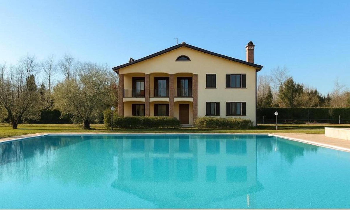 Lamporecchio Villa | Stunning private villa with hot tub, private pool, WIFI, TV, terrace and panoramic view
