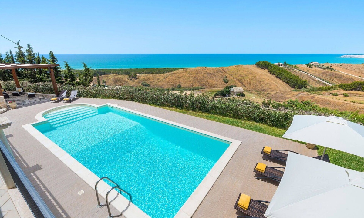 Montallegro Villa | Stunning private villa for 6 people with WIFI, A/C, private pool and terrace