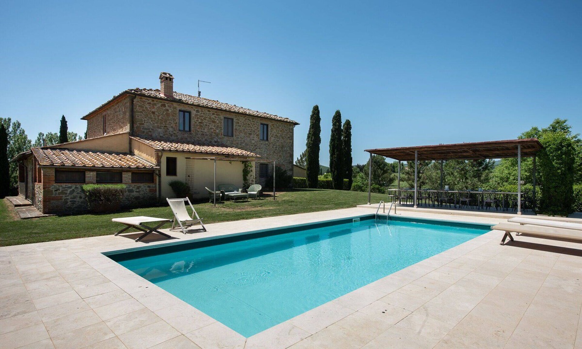 Bucine Villa | Stunning private villa for 24 people with private pool, A/C, WIFI, TV, patio and panoramic view