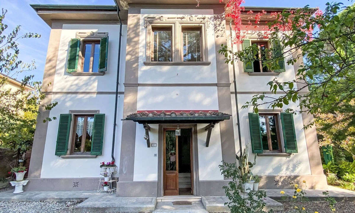 Ponteginori House | Stunning private villa for 11 people with hot tub, WIFI, private pool, TV, patio and pets allowed