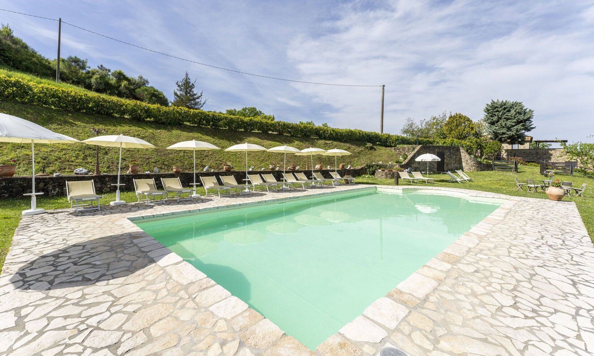Radicondoli House | Stunning private villa for 4 people with pool, WIFI, TV and panoramic view