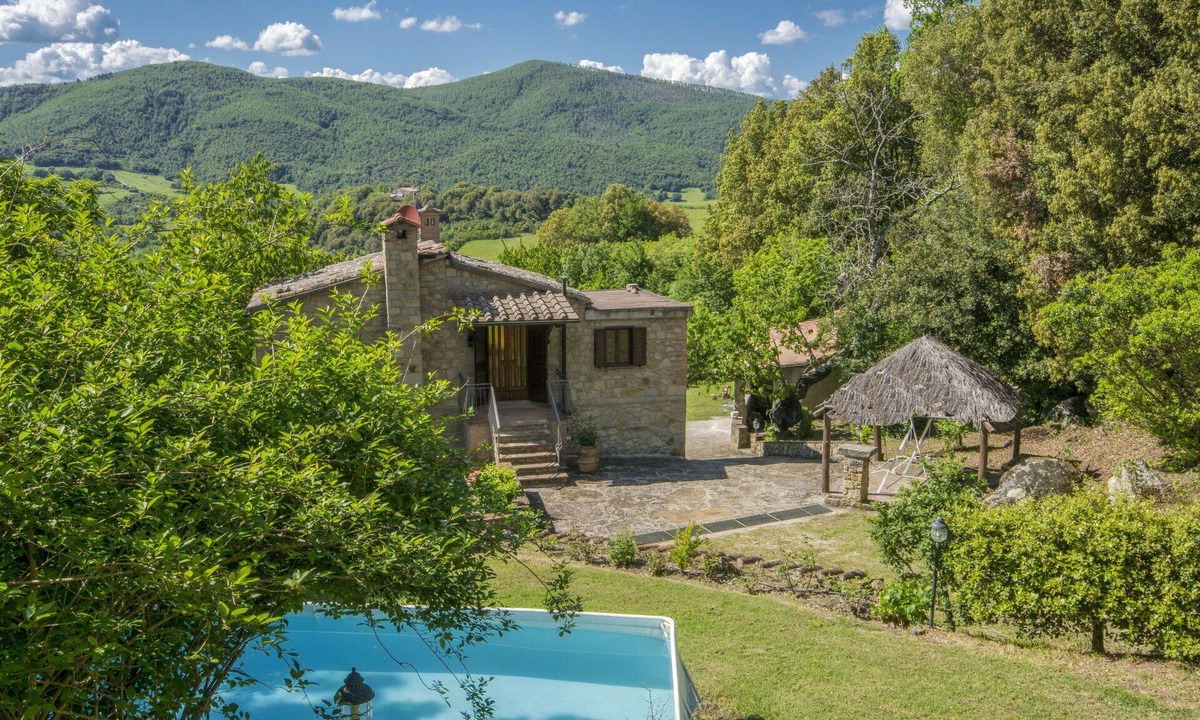 Roccastrada Villa | Stunning private villa for 8 guests with private pool, A/C, WIFI, TV and pets allowed