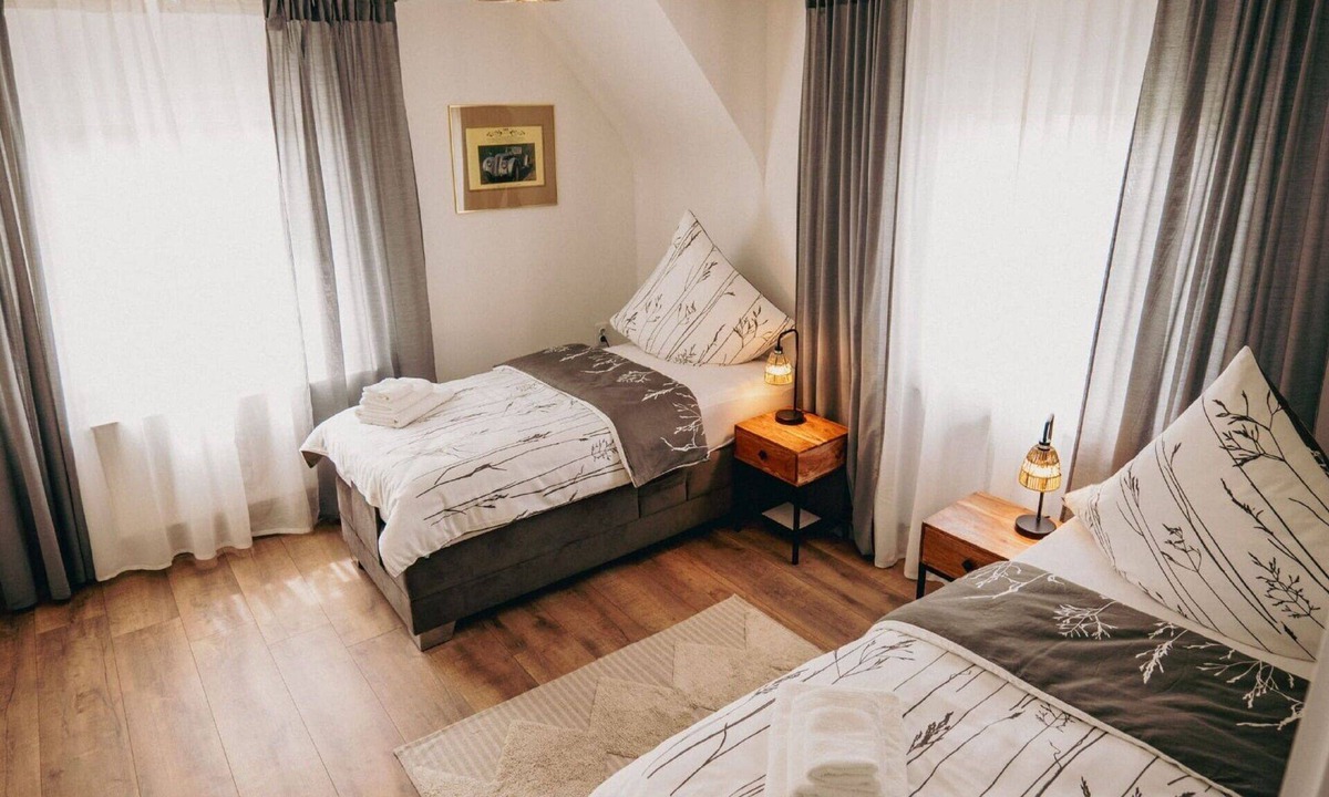 Hunerbach House | Stunning private villa for 6 guests with WIFI, TV and parking