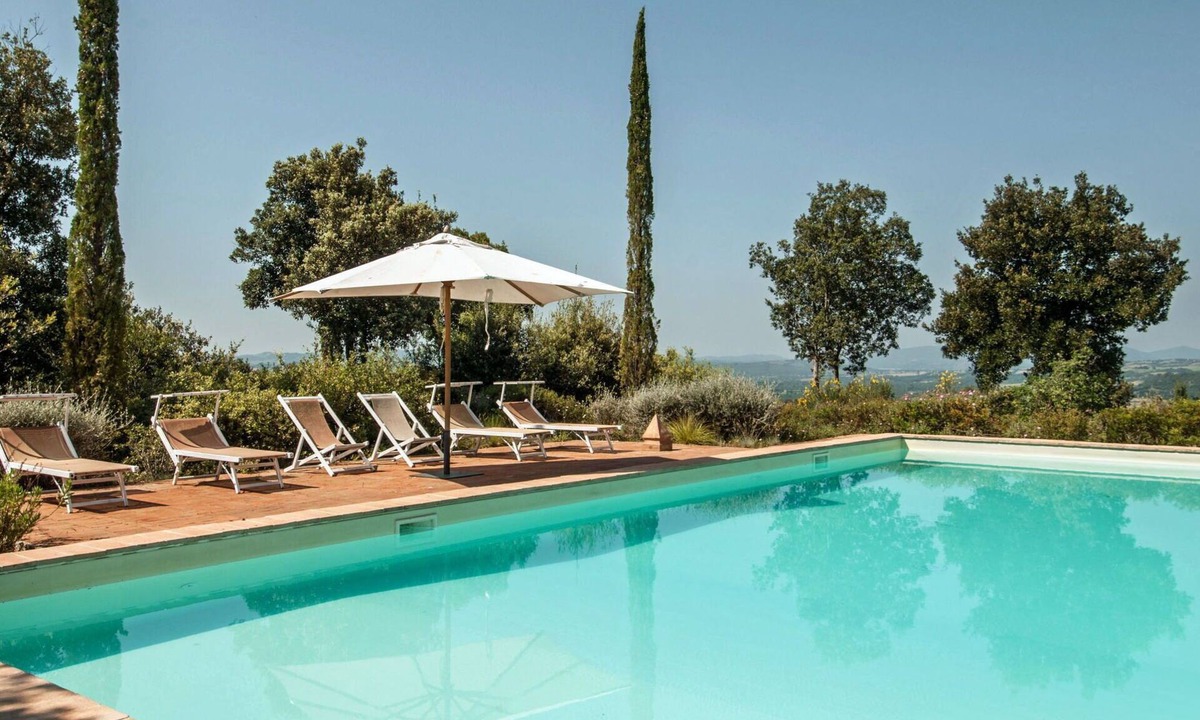 Camigliano Villa | Stunning private villa for 10 people with A/C, private pool, WIFI, TV and panoramic view