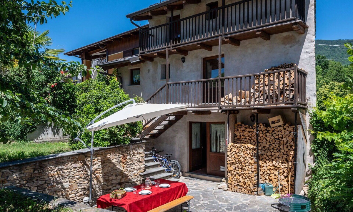 Roccabruna House | Stunning private villa for 4 guests with WIFI, TV and patio