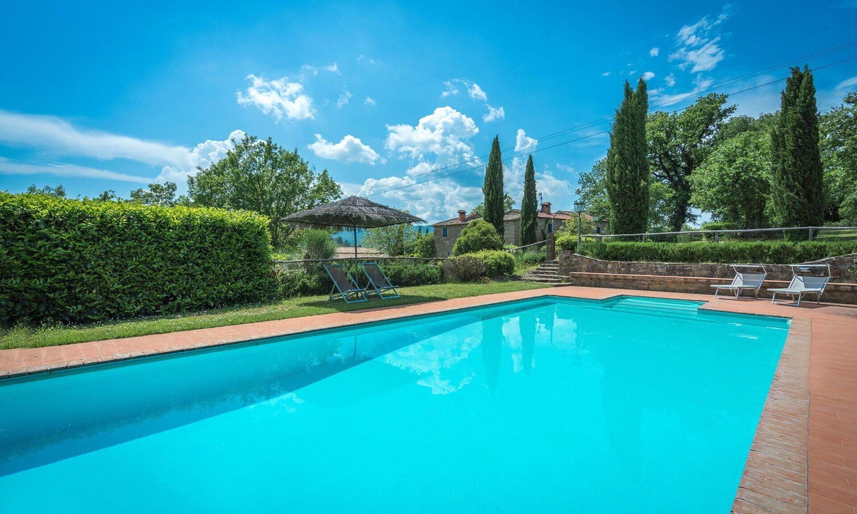 Bucine Villa | Stunning private villa for 20 people with private pool, WIFI, patio, pets allowed and panoramic .