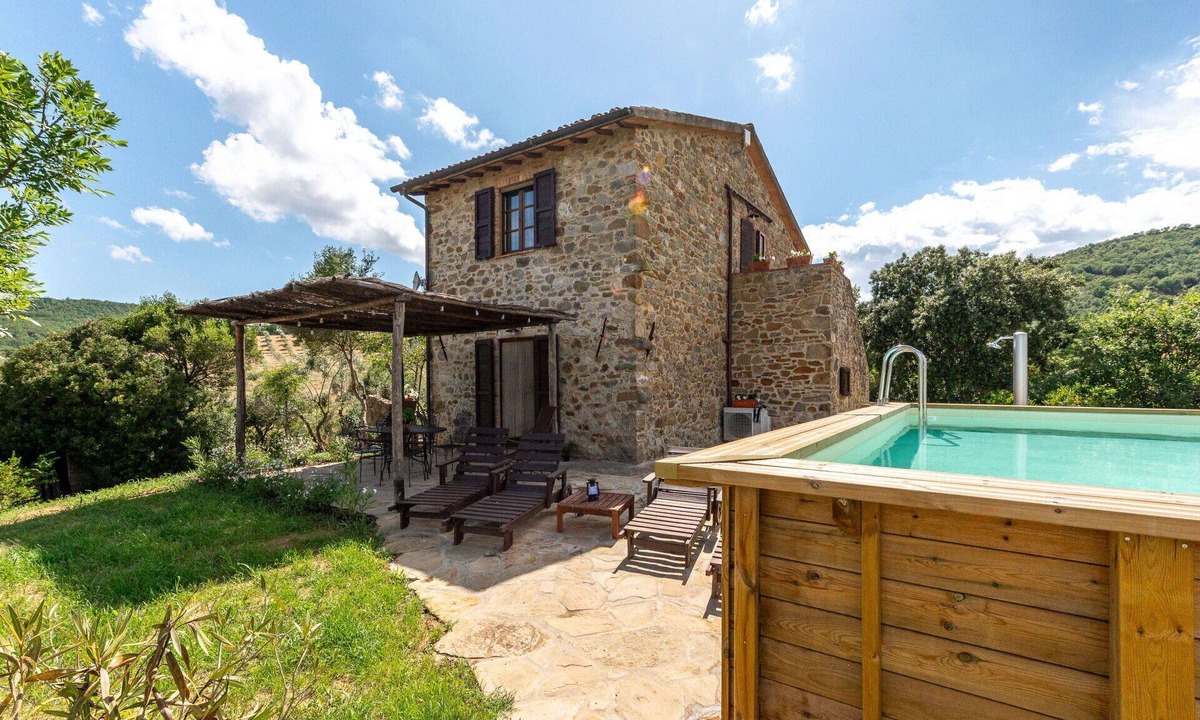 Cinigiano House | Stunning private villa with WIFI, A/C, private pool, TV, patio, pets allowed and panoramic view