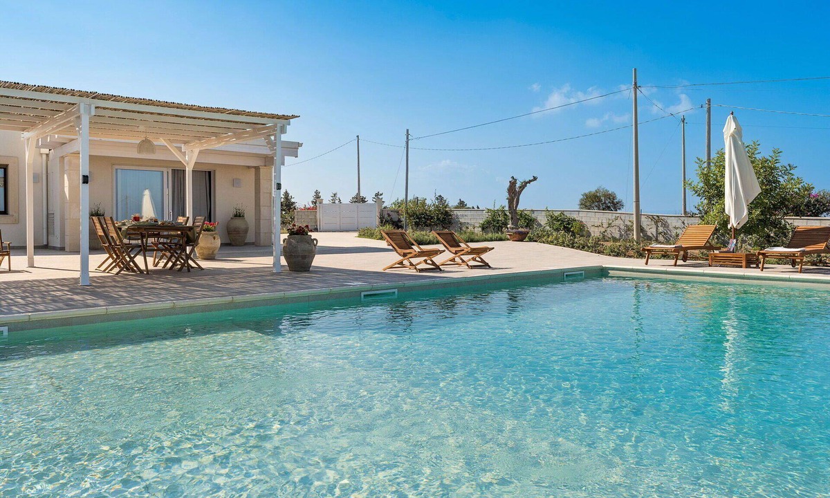 Pachino Villa | Stunning private villa for 4 people with private pool, A/C, WIFI, TV, terrace and panoramic view