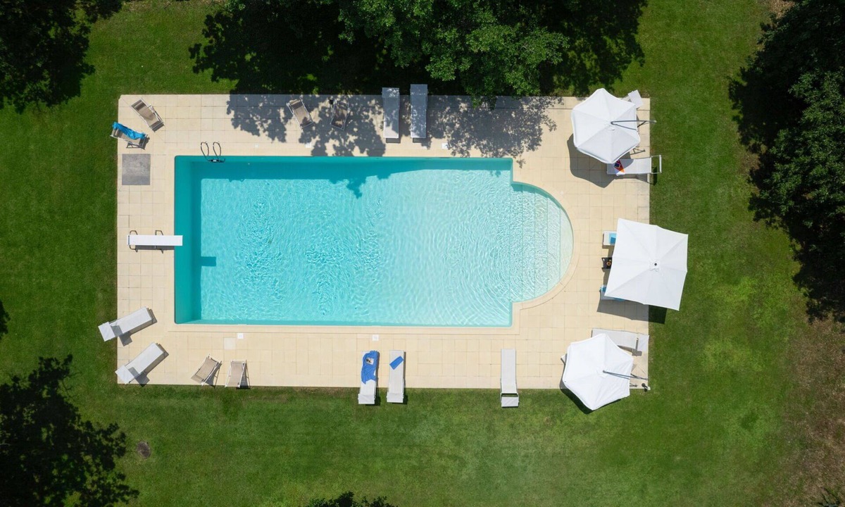 Santarello Villa | Stunning private villa with WIFI, hot tub, private pool, TV, pets allowed, close to Montepulciano