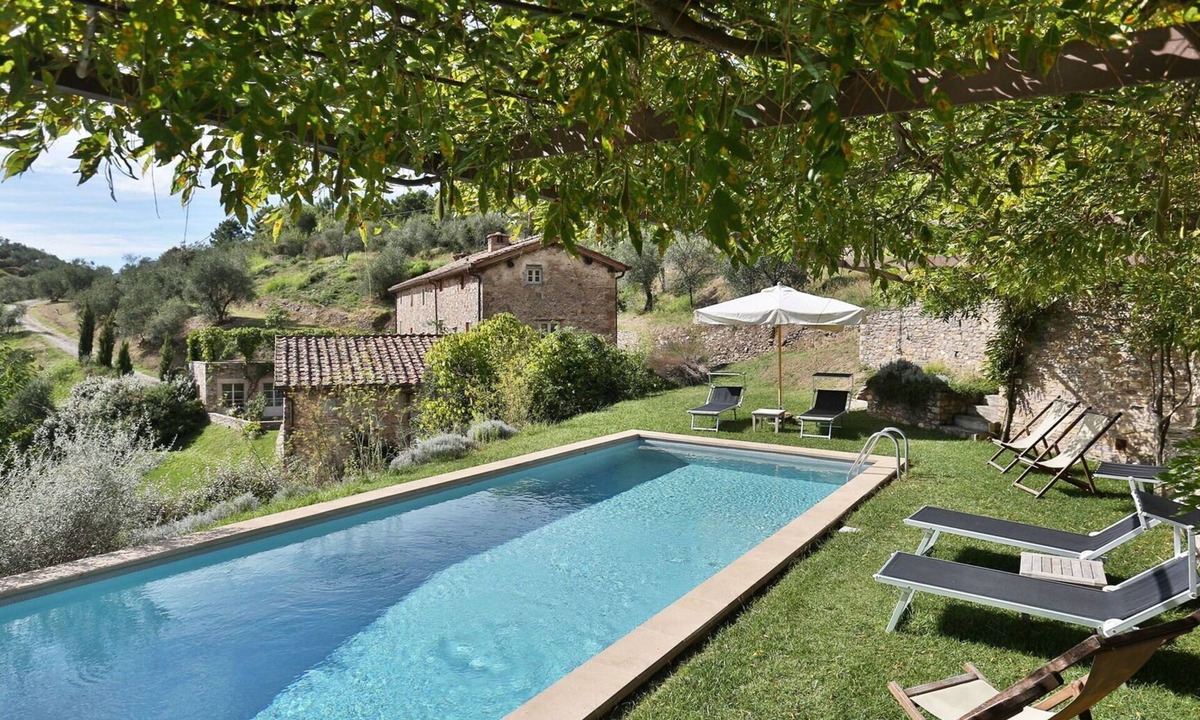 Vorno Villa | Stunning private villa with WIFI, private pool, A/C, TV, terrace and panoramic view, close to Lu.