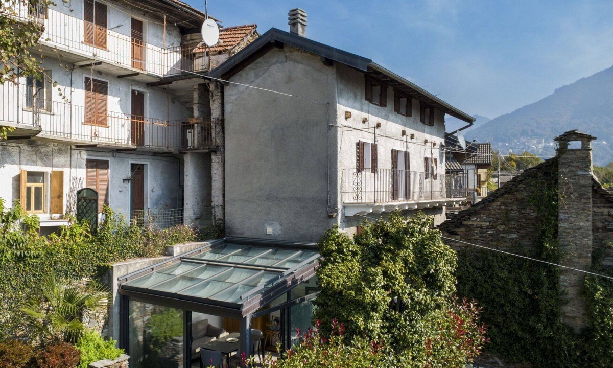 Caprezzo House | Stunning private villa for 6 people with WIFI, TV and patio