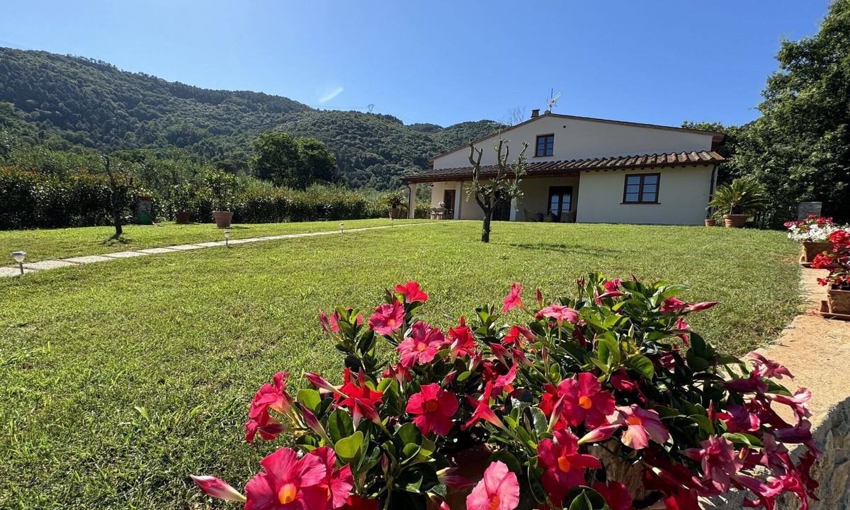 Santa Maria del Giudice Villa | Stunning private villa for 7 guests with A/C, WIFI, TV, veranda, pets allowed and panoramic view