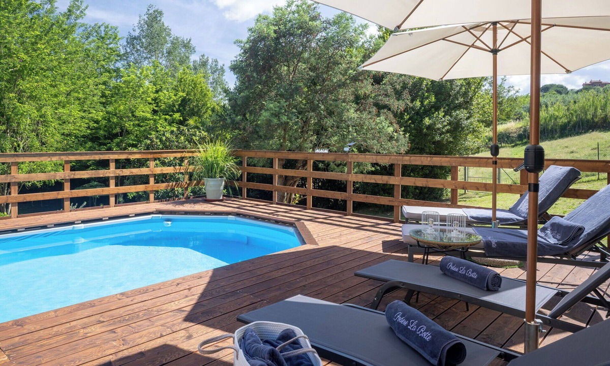Lari Villa | Stunning private villa for 8 people with A/C, WIFI, private pool, TV and veranda