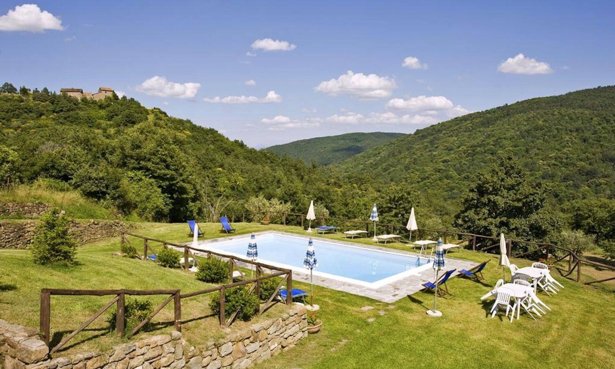 Pieve di Chio Villa | Stunning private villa for 10 people with WIFI, private pool and TV, close to Cortona