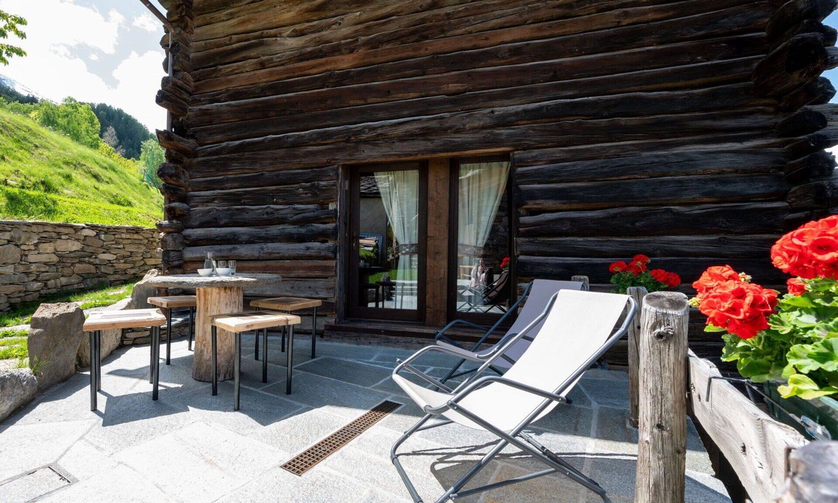 Introd House | Stunning private villa for 5 people with WIFI and TV