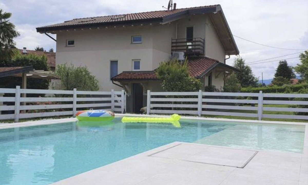 Besozzo Villa | Stunning private villa for 8 people with A/C, private pool, hot tub, WIFI, TV and patio