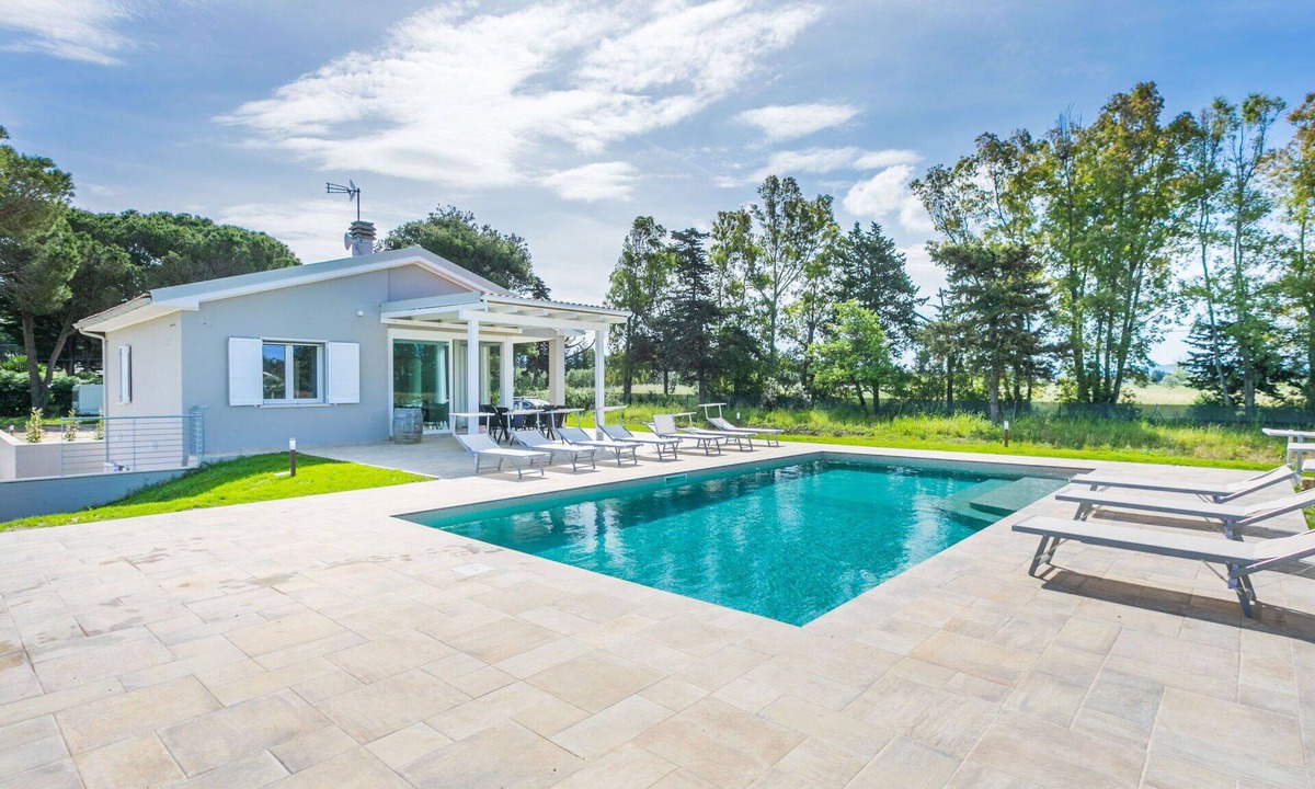Cecina House | Stunning private villa for 8 guests with A/C, private pool, WIFI, TV, terrace and pets allowed
