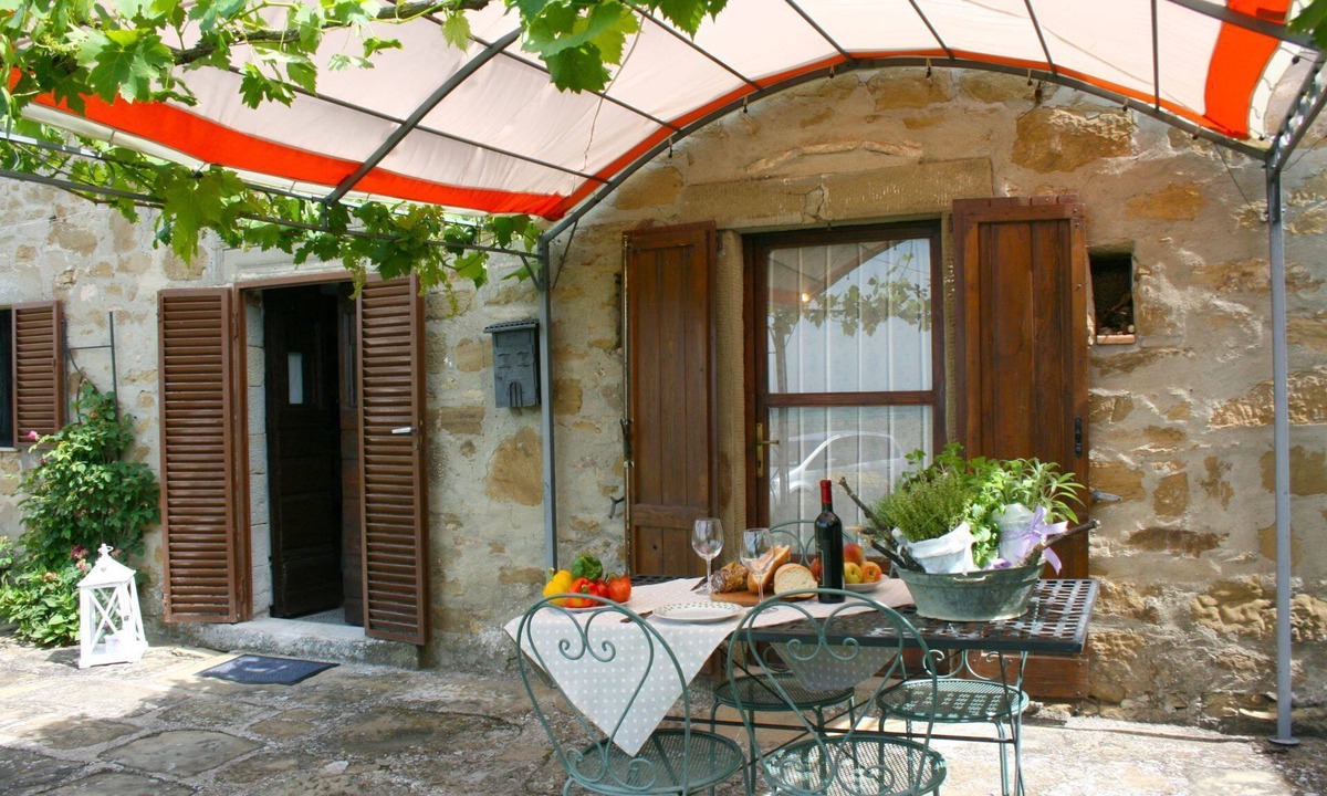 San Pietro a Cegliolo Villa | Stunning private villa for 5 guests with WIFI, private pool, A/C and pets allowed