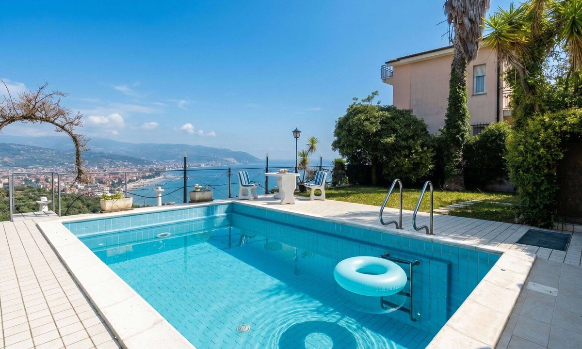 Diano Marina House | Stunning private villa for 5 people with private pool, WIFI and terrace