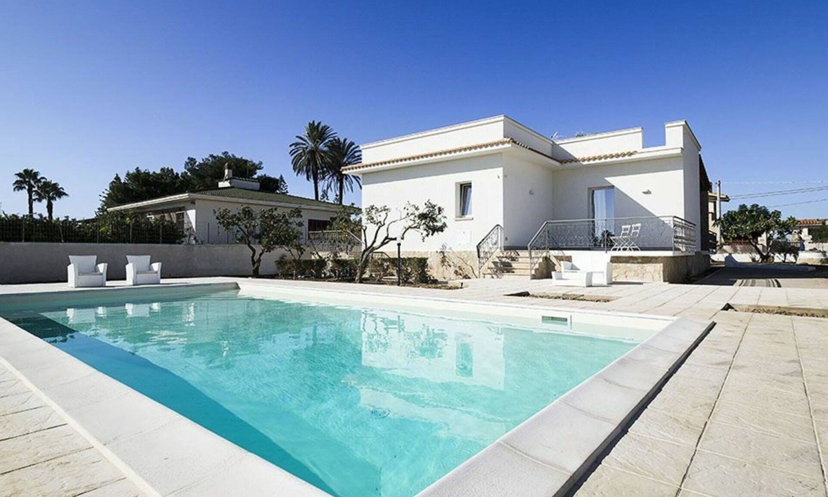 Marsala Villa | Stunning private villa for 6 people with private pool, A/C, WIFI, TV and terrace