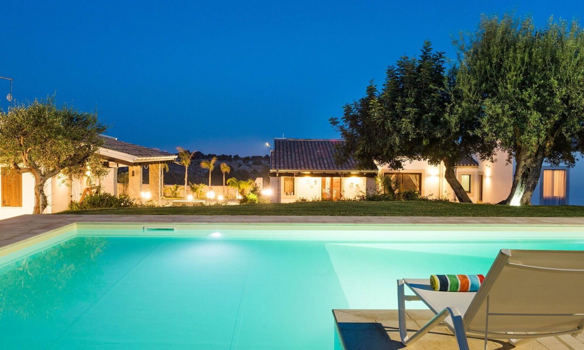 Rosolini Villa | Stunning private villa for 10 people with private pool, WIFI, A/C, TV and patio