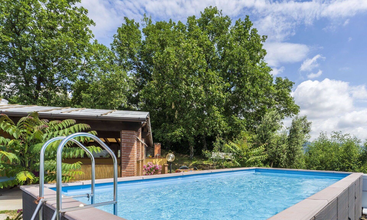 Uzzano Villa | Stunning private villa for 5 guests with WIFI, private pool