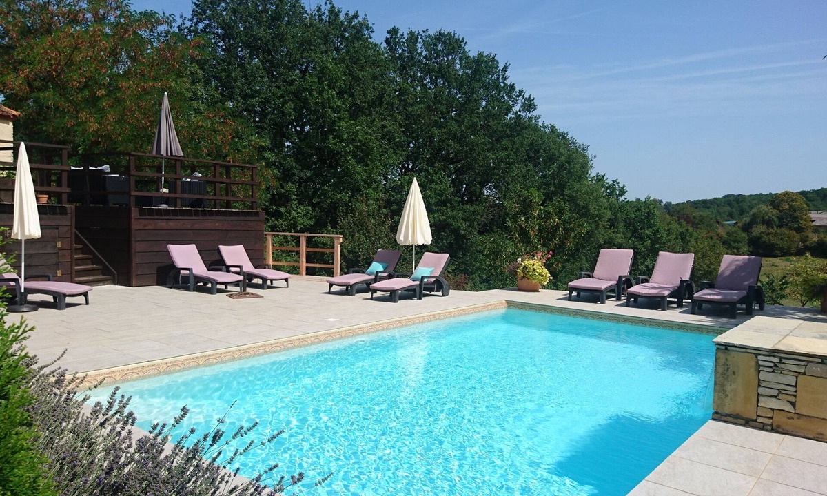 Thedirac House | Stunning restored farmhouse, heated pool, private walled garden,edge of village