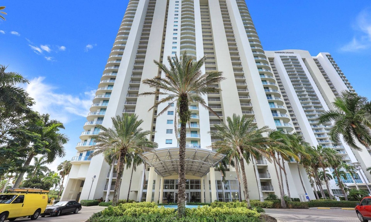 Fort Myers Condo | Stunning Riverfront High Rise 2-bed condo w/Pool, Spa, Fitness, Clubroom & More!