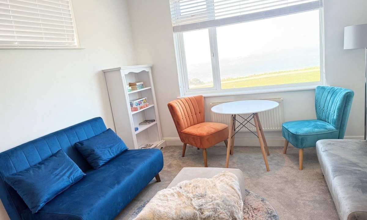 Cliftonville Apartment | Stunning Sea-Facing Flat in Palm Bay, Margate – Your Coastal Retreat Awaits!