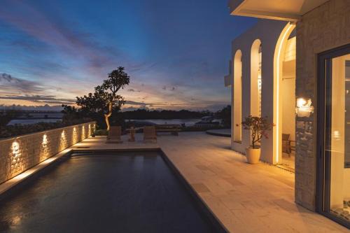 Kuta Selatan Villa | Stunning Sea Front Villa 4BR Nusa Dua