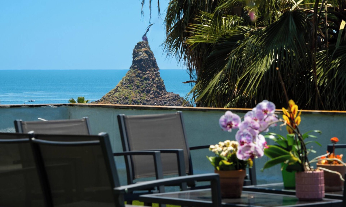 Aci Trezza House | Stunning Sea View Villa - Private Garden & Parking - Near Etna & Taormina