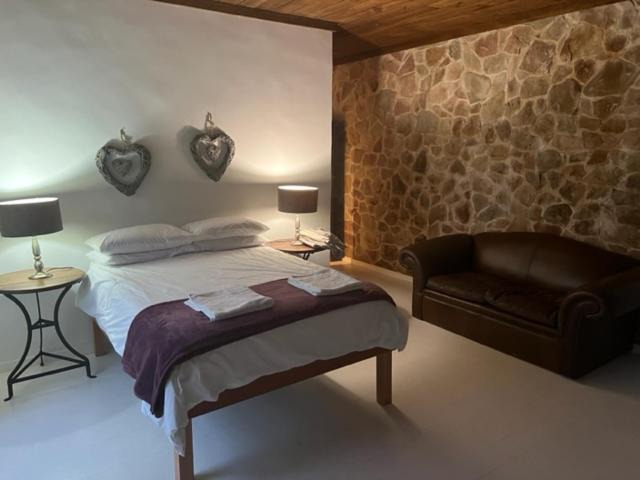 Somerset West Apartment | Stunning secure bachelor's flat.