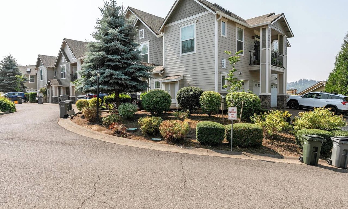 West Linn Condo | Stunning Short-Term Furnished Condo in West Linn's Summerlin!