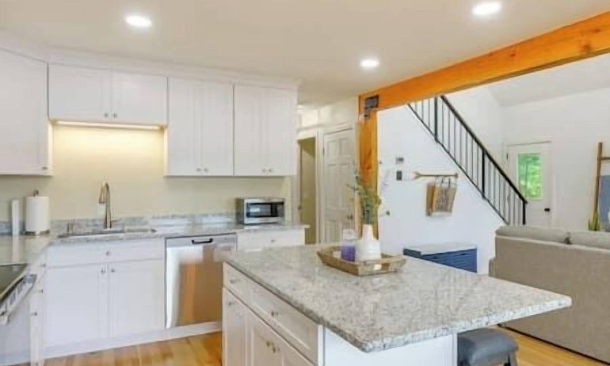Sterling House | Stunning Sterling Sanctuary: Unwind on the Water!