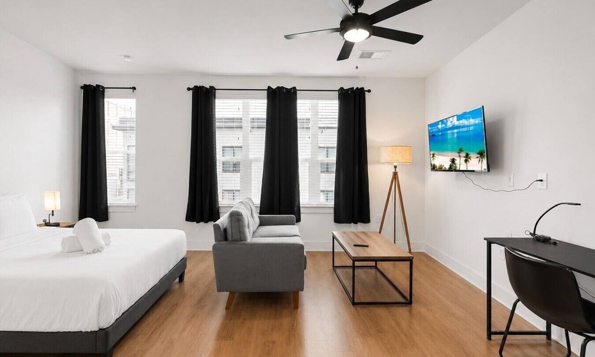 North Hyde Park Apartment | Stunning Studio | Pool & Gym | Raymond James!