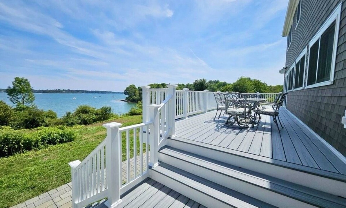 Harpswell House | Stunning Sunrises At This Private Waterfront Retreat