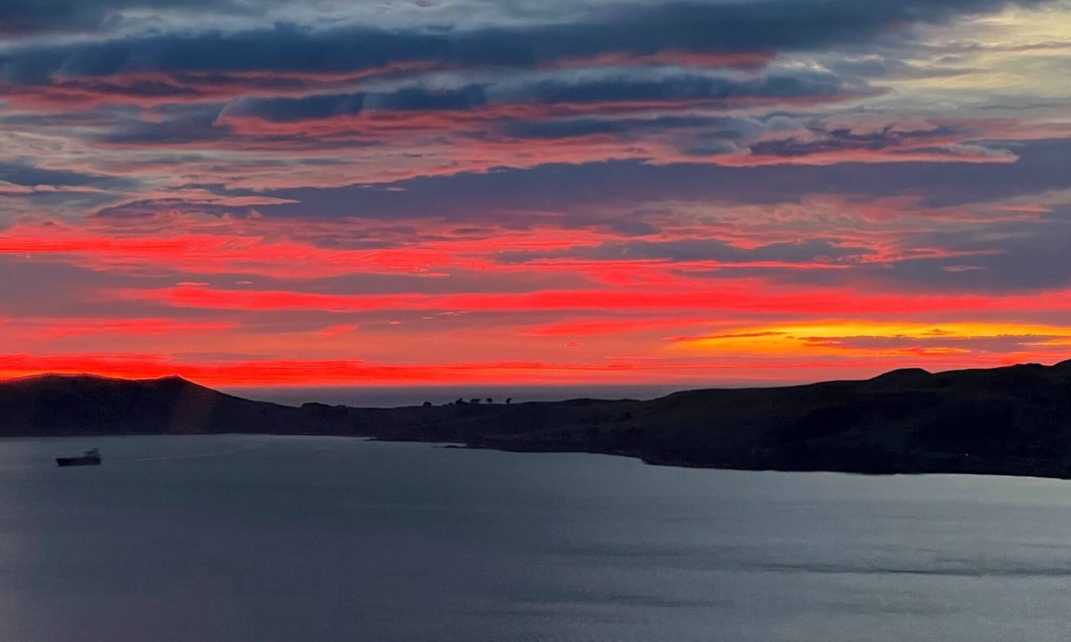 Careys Bay Bed & Breakfast | Stunning sunrises over Taiaroa Head