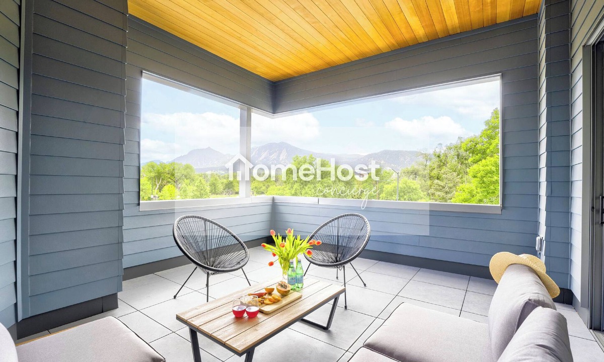 Whittier House | Stunning Townhouse Steps to Downtown, CU & Hiking Trails