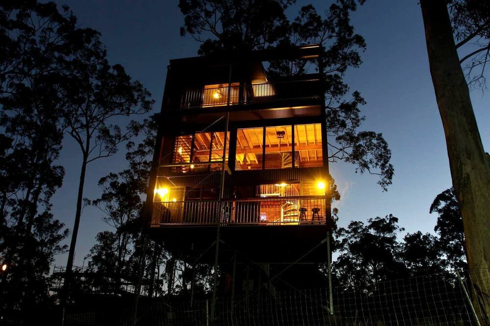 Austinville Cabin | Stunning Tree House with Pool Access Ideal for Luxury Holiday Accommodation, Gold Coast